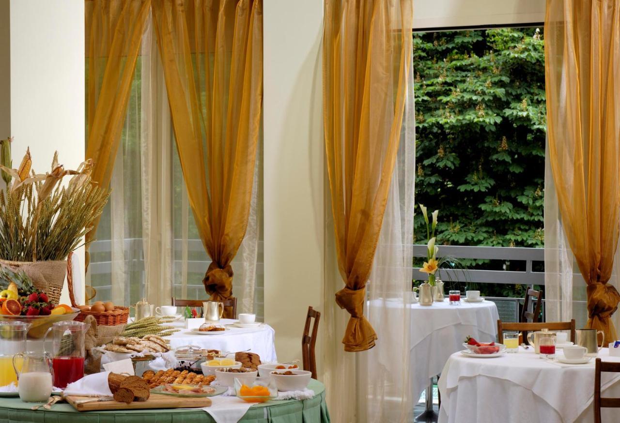 Rizzi Aquacharme Hotel & Spa Boario Terme レストラン 写真