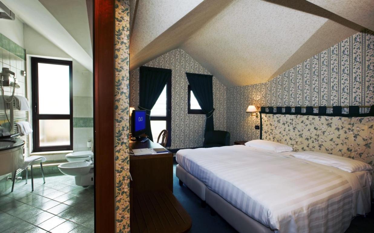 Rizzi Aquacharme Hotel & Spa Boario Terme エクステリア 写真