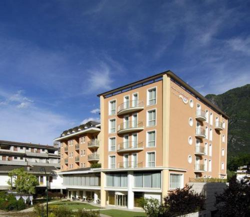 Rizzi Aquacharme Hotel & Spa Boario Terme エクステリア 写真