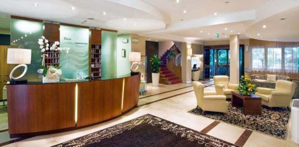Rizzi Aquacharme Hotel & Spa Boario Terme エクステリア 写真