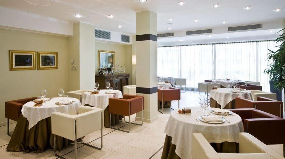 Rizzi Aquacharme Hotel & Spa Boario Terme エクステリア 写真