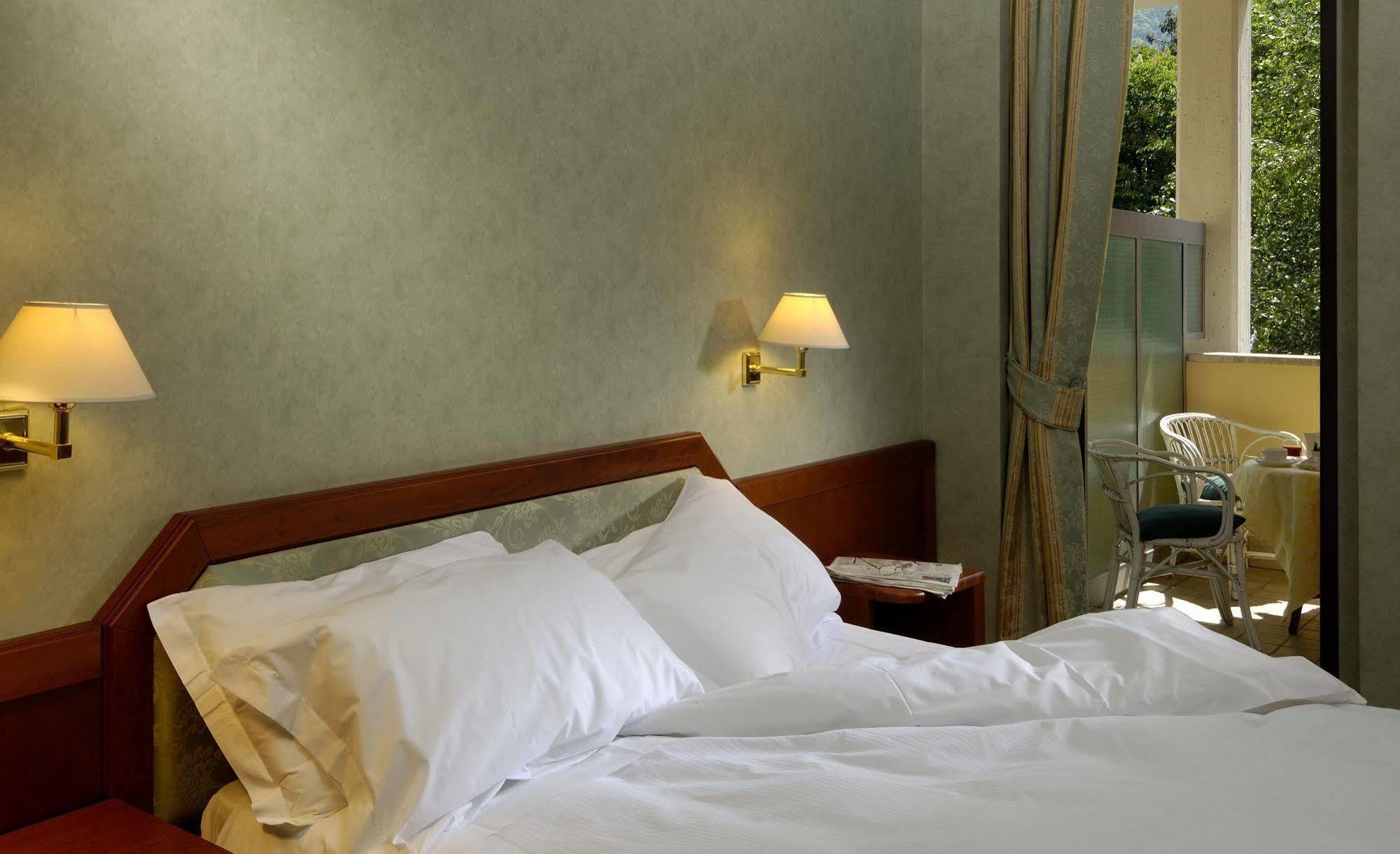 Rizzi Aquacharme Hotel & Spa Boario Terme エクステリア 写真