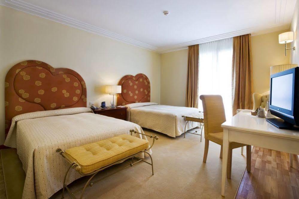Rizzi Aquacharme Hotel & Spa Boario Terme エクステリア 写真
